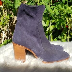 Crosswalk Pico Blue Suede ankle booties 38